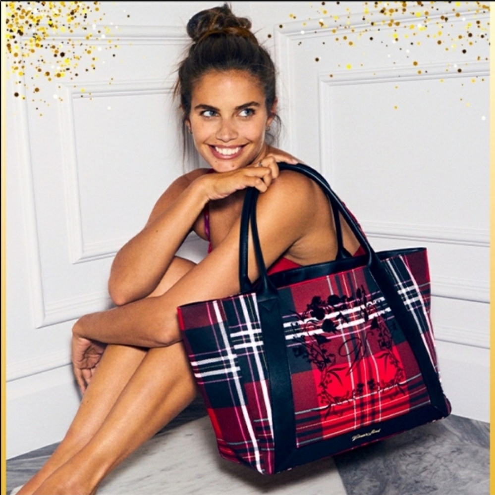 🆕️Victoria's Secret Plaid Tote